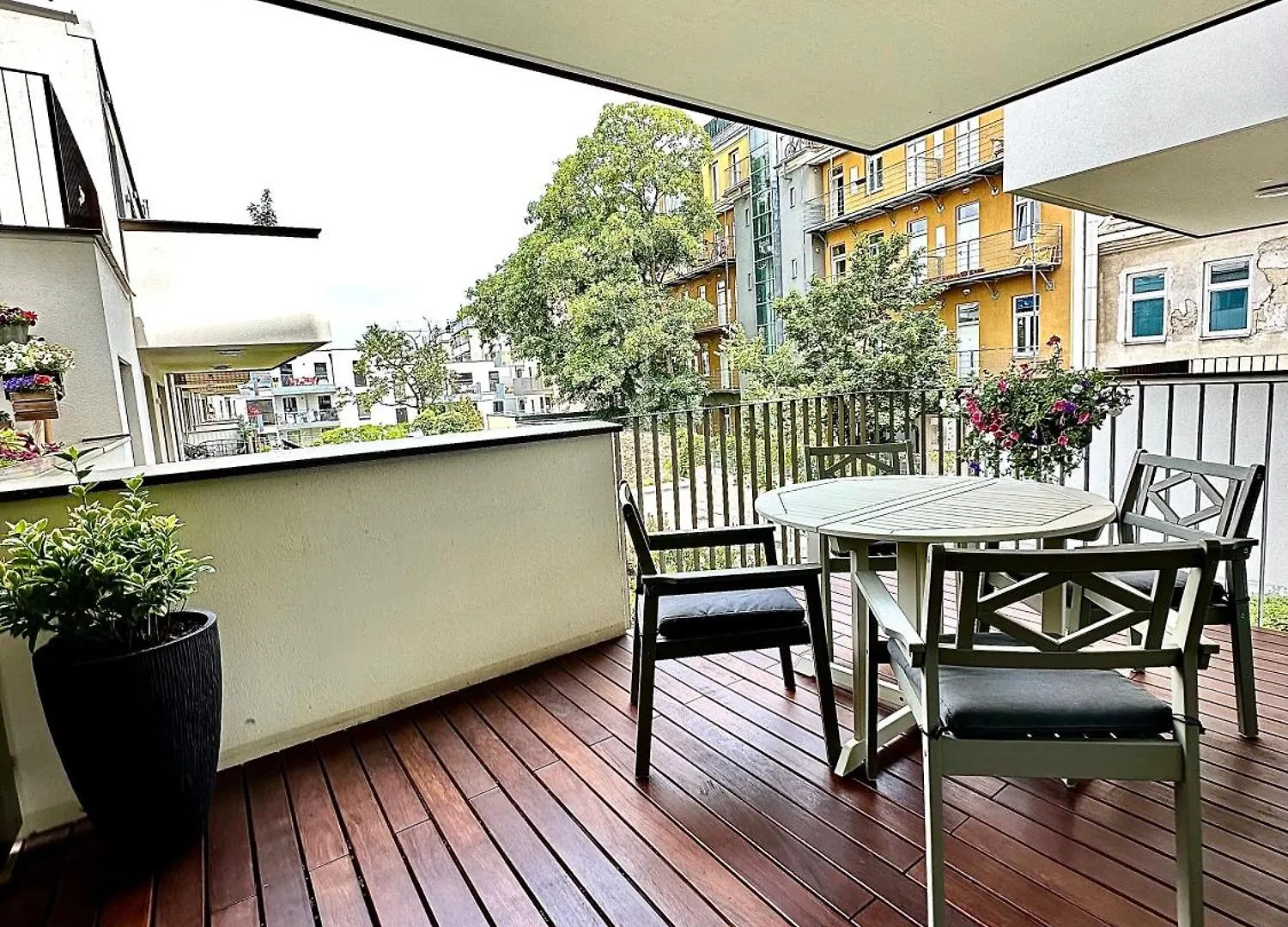 Vienna Sunny Side Up Apartments