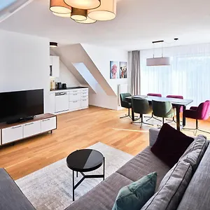 Apartament Myfavorit - Spacious Next To Puplic Transport U1 Direct Connection To Citycenter, Viena