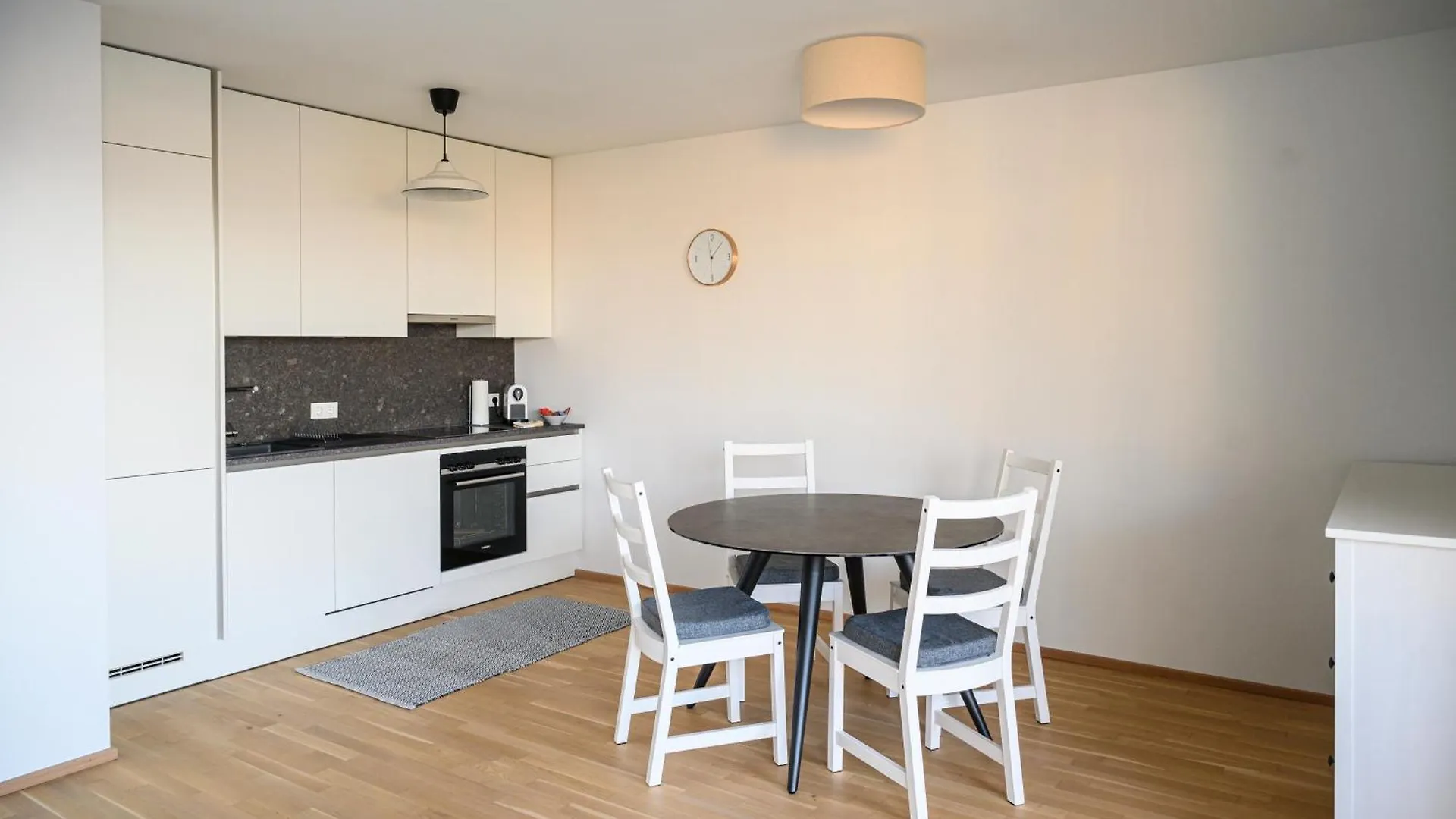 Vienna Sunny Side Up Apartments